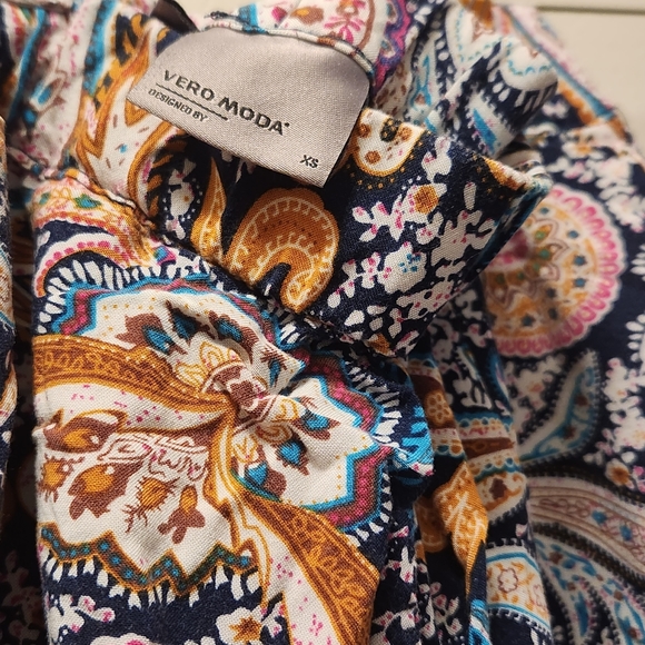 Vero Moda Loose Viscose Pants - Picture 2 of 4